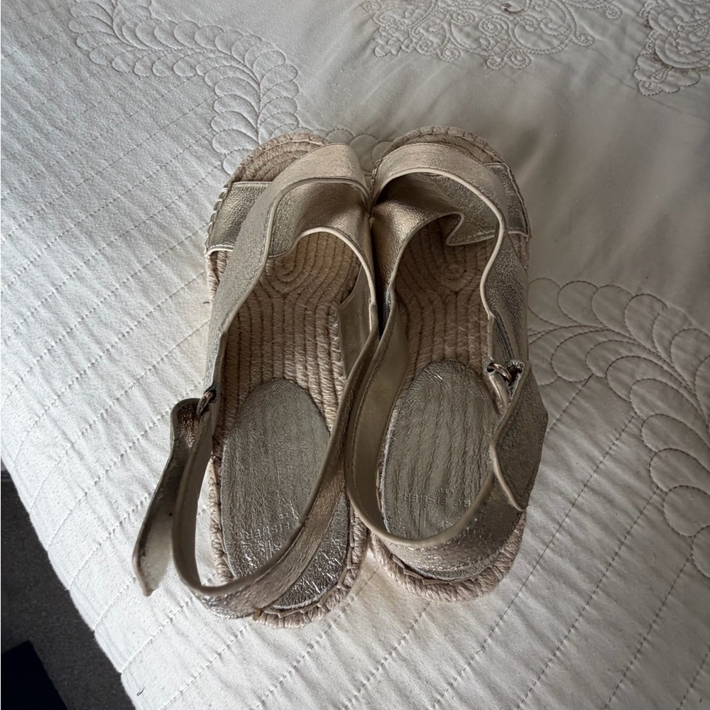 Marc Fisher Metallic Espadrille Wedges - LIKE NEW - Picture 8 of 10